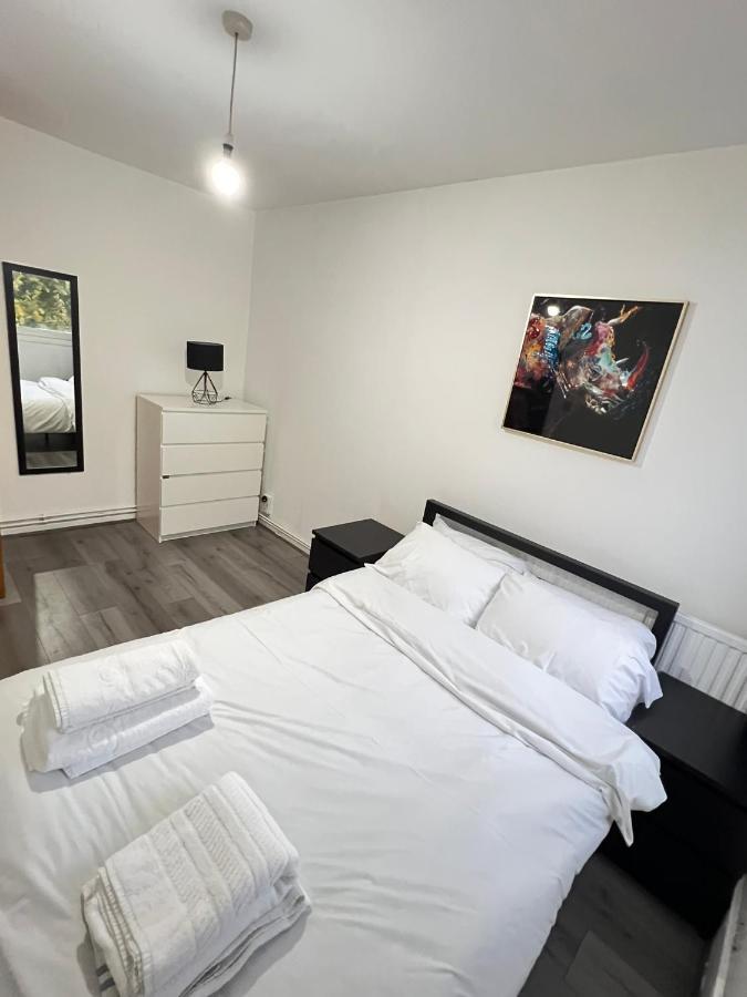 Entire 3 Bedroom Luxury Apartment In London With Private Balcony Bagian luar foto